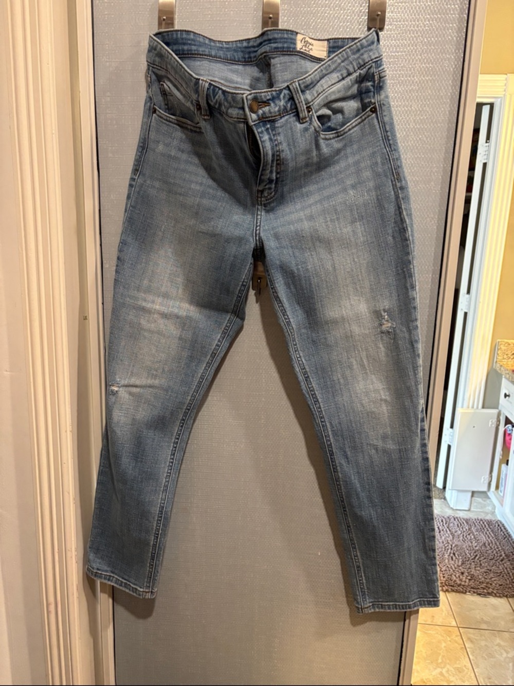 Light Wash Women's Boyfriend Jeans - Relaxed Fit